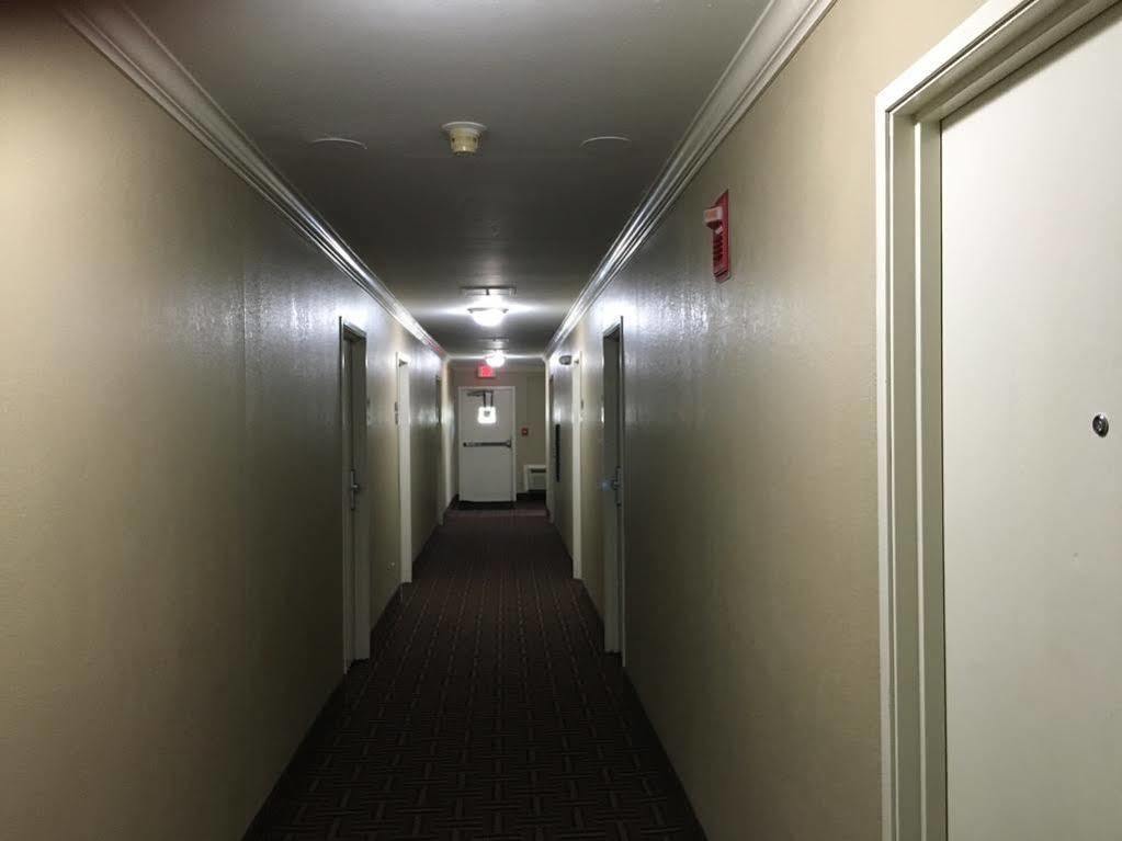 Super 8 By Wyndham Vicksburg Motel Екстериор снимка
